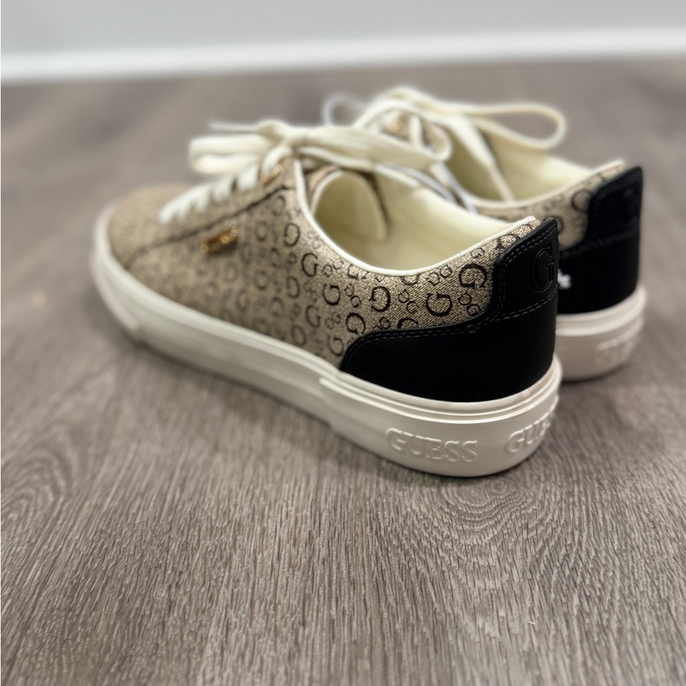 Guess Women's Stasey Quattro G Low Top Beige and Black Patterned Sneakers Size10 - Picture 2 of 10